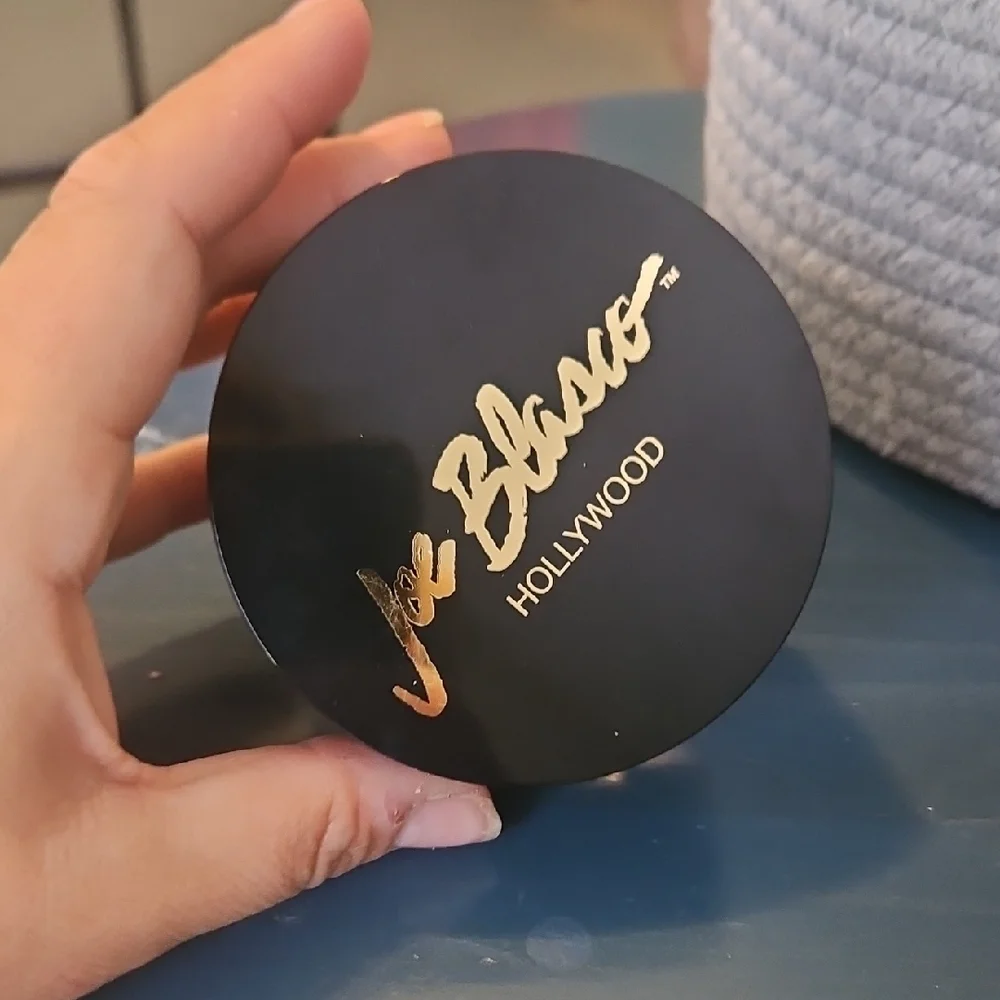 Press‎ Powder Dark